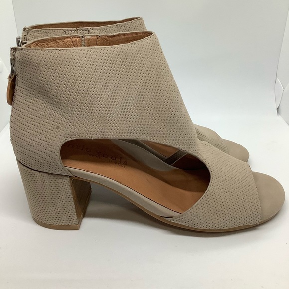 GENTLE SOULS ROAN ANKLE SANDAL BY KENNETH COLE - Picture 2 of 8